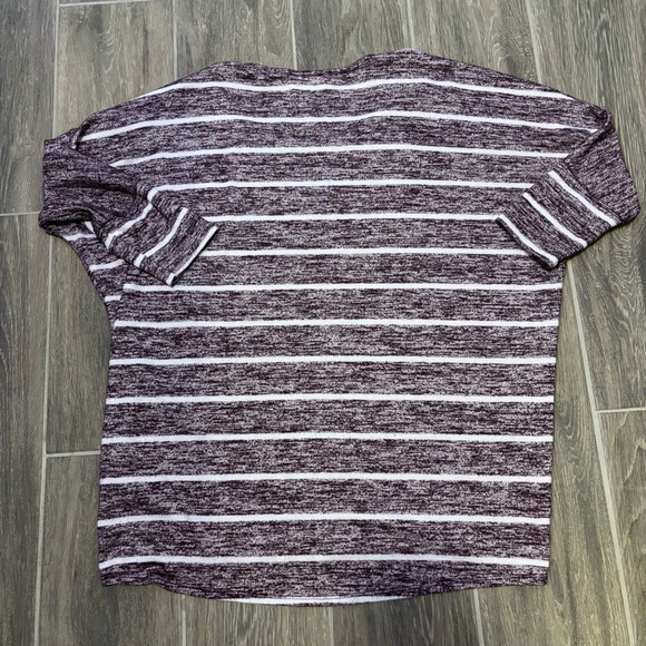 ⭐️ 3/$21 ⭐️ Market & Spruce Maroon and White Knit Top Size Small - Picture 5 of 7